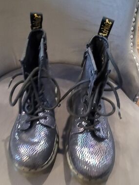 NWOT youth Airwalk Black Iridescent Kids Lace-Up Boots